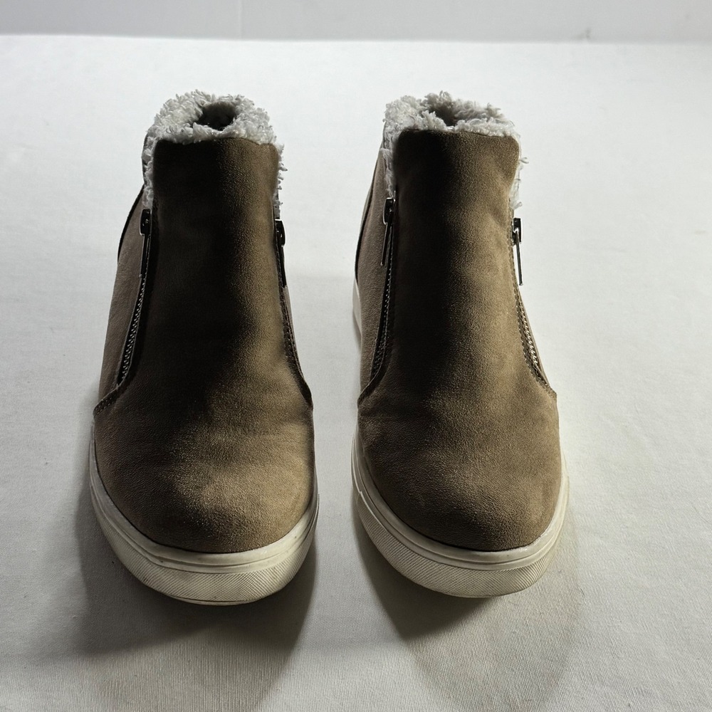 Cushionaire Heaven Women Taupe Suedeβ Faux Shearling Sneaker Booties Size 7.5M
